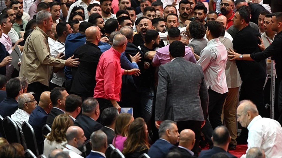 CHP’nin İzmir İl Kongresi yumruklu kavgaya dönüştü!