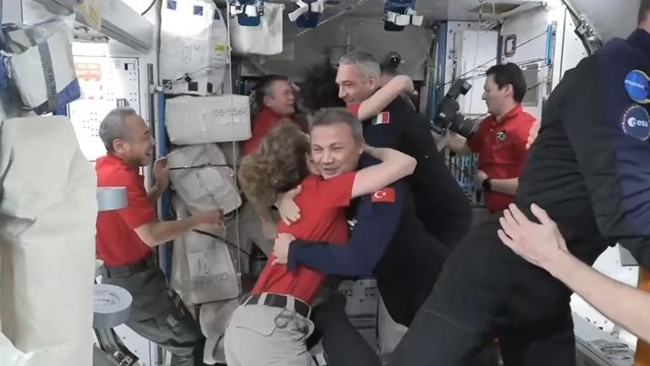 Türkiye’nin ilk astronotu Alper Gezeravcı, Uzay İstasyonu’na girdi