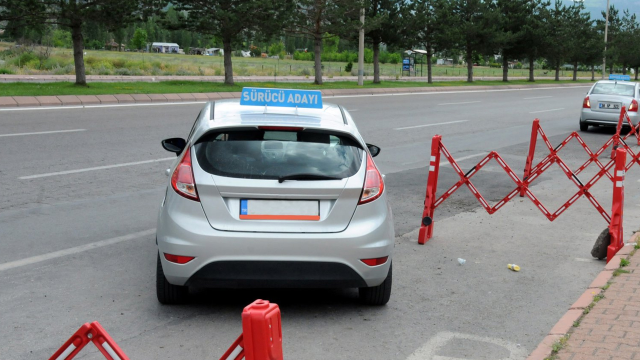 Direksiyon sınavında parktan kalanlara müjde! Ehliyete yeni düzenleme geldi