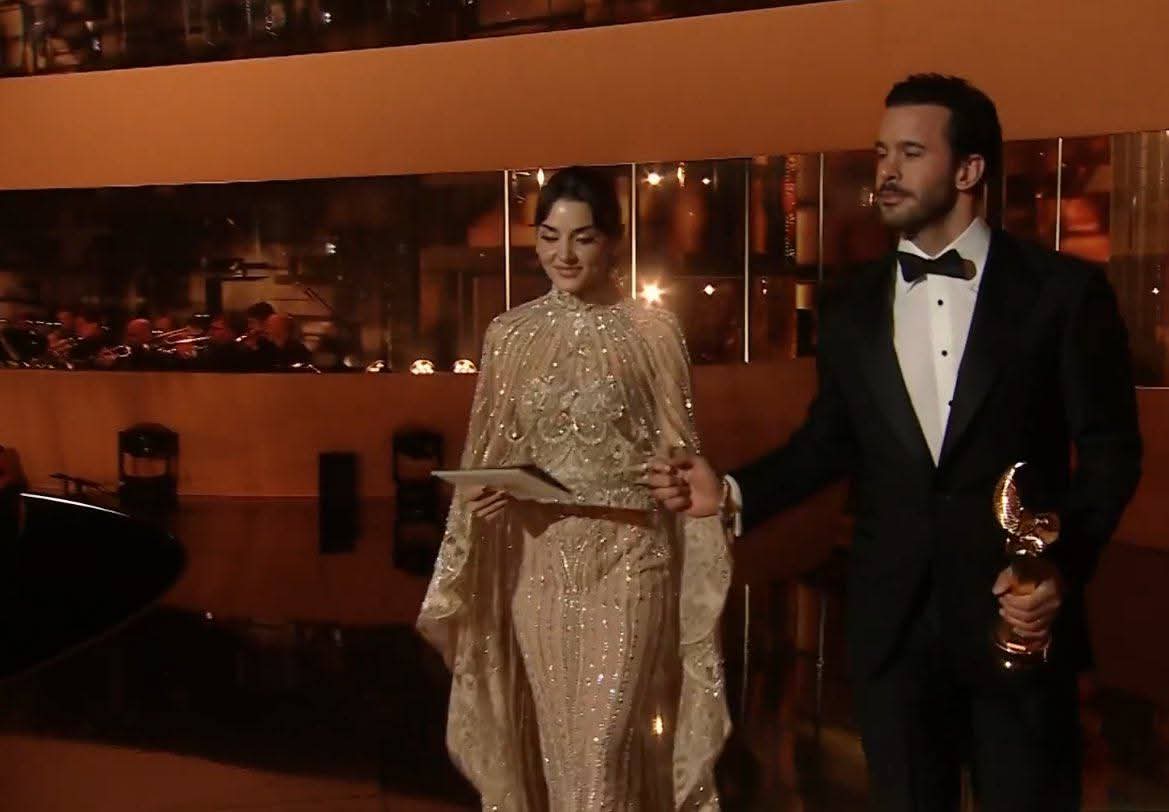 Hande Erçel Suudi Arabistan’daki ödül töreninde Arapça konuştu