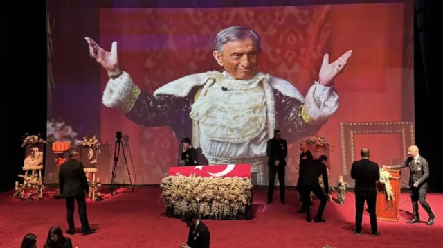 Tiyatronun duayeni Haldun Dormen’e veda!